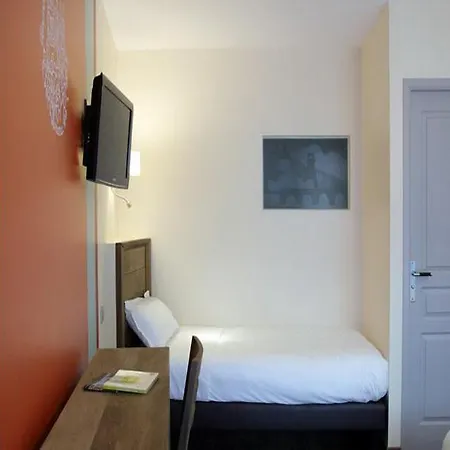 Logis Erreguina Hotel