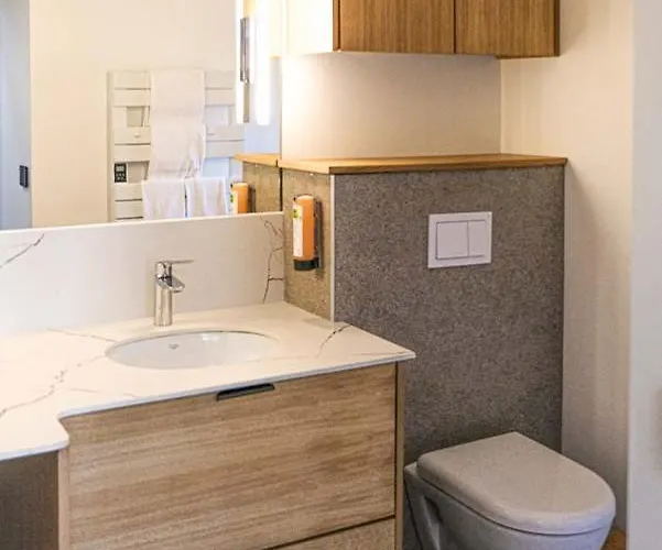 Logis Erreguina מלון Banca