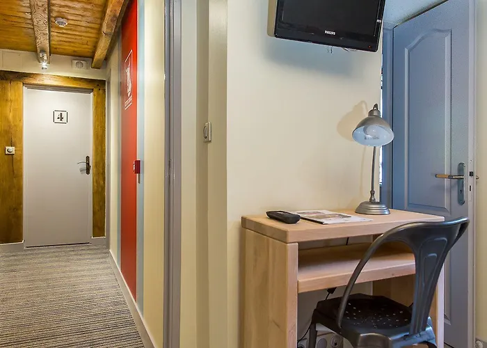 מלון Logis Erreguina 2*